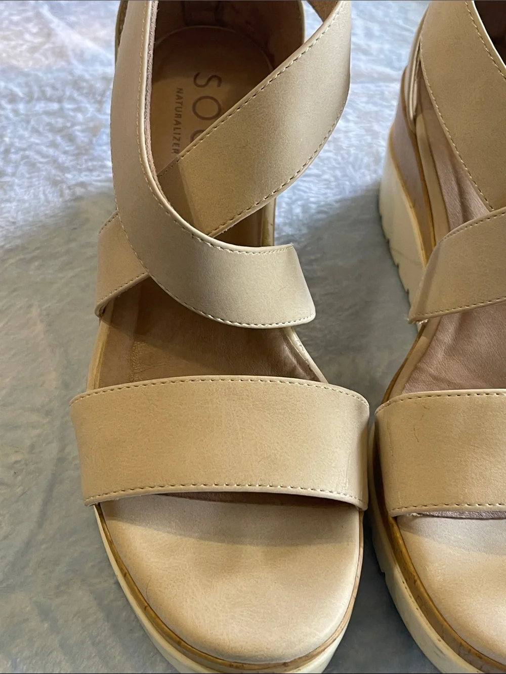 SOUL Naturalizer Strappy Wedge Sandals in Cream and Tan Size 8.5